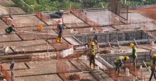 মালয়েশিয়ায় বকেয়া বেতন ও নানা অনিয়মের শিকার ১২৬ বাংলাদেশি শ্রমিক